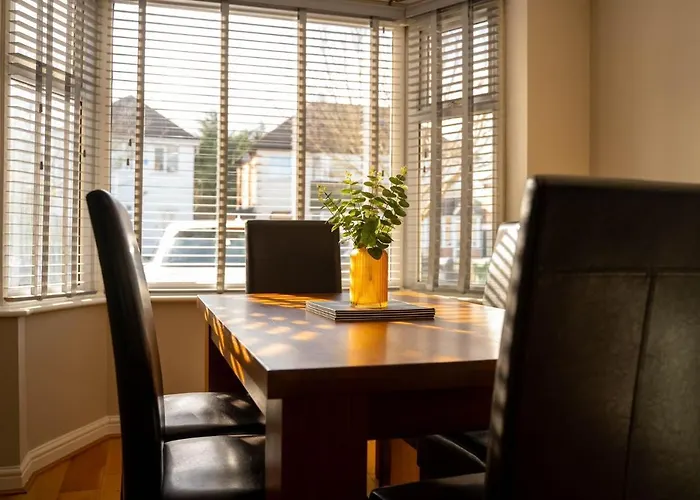 3 Bedroom House Bhx Hs2 Contractor Solihull Free Parking